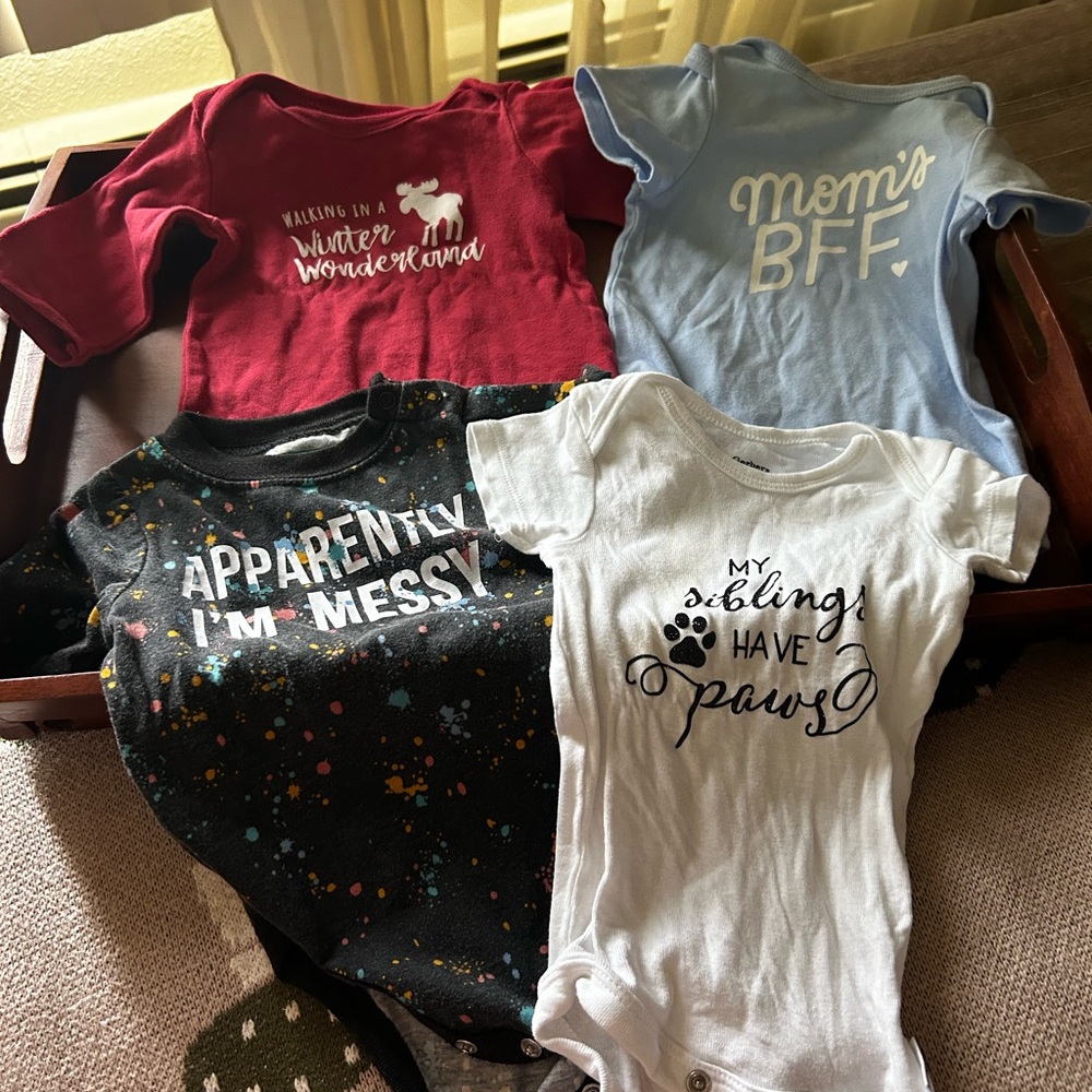 Set of Graphic 6-9M Onesies
